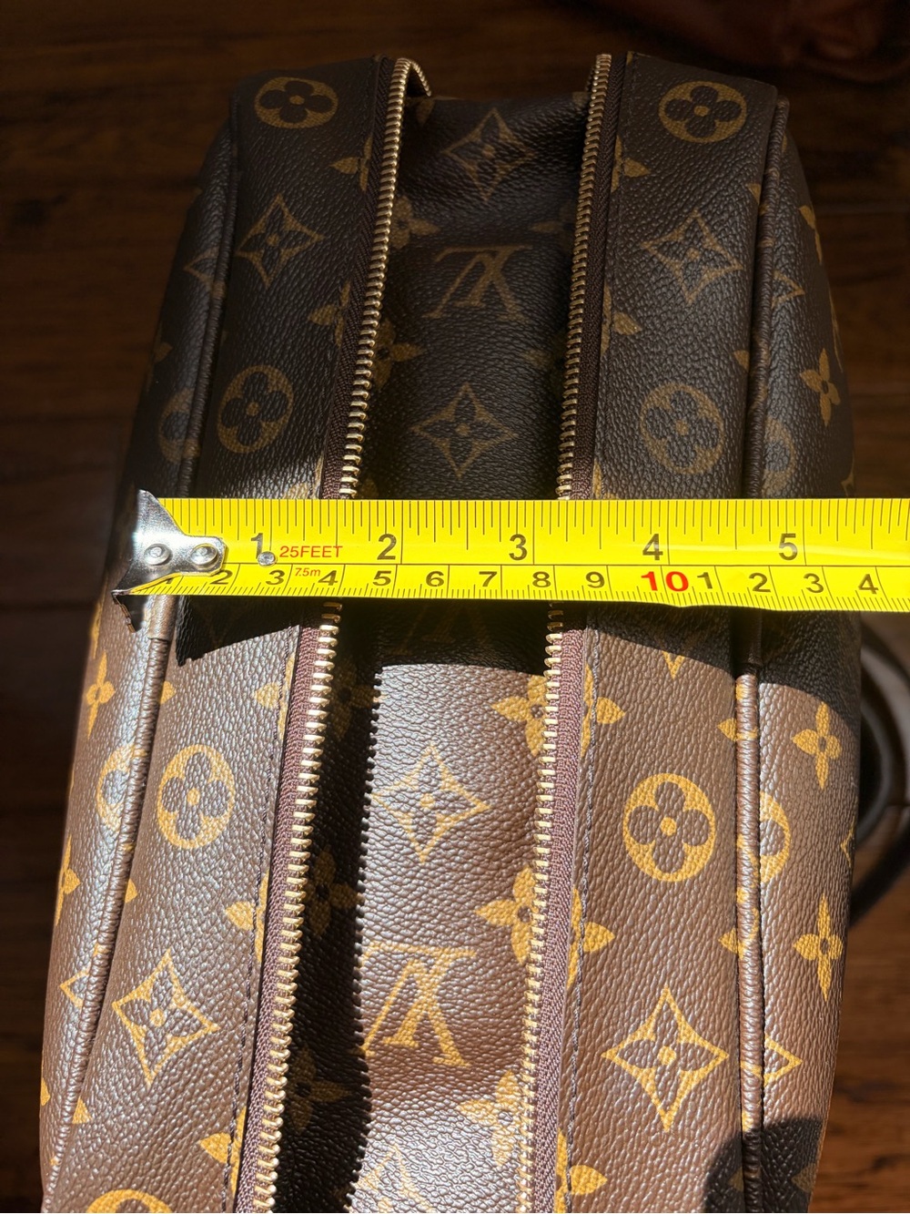 Louis Vuitton Bequia Porte Document Vertical bag - Picture 16 of 16